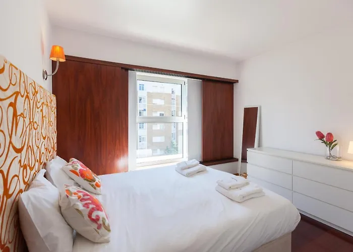 Flh Alta Brightly Flat ליסבון